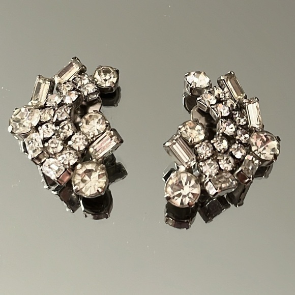 VINTAGE rhinestone climber huggie clip earrings - Picture 1 of 14